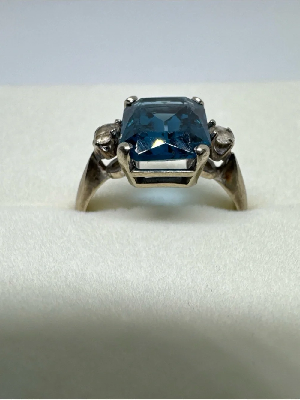 Vintage 10K White Gold Blue & White Topaz Ring Size 5.75 Emerald Cut Stone 2.7g